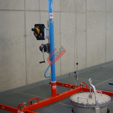 Dreibein - Zweibein - Schwenkmastsysteme - Universalkonsolen